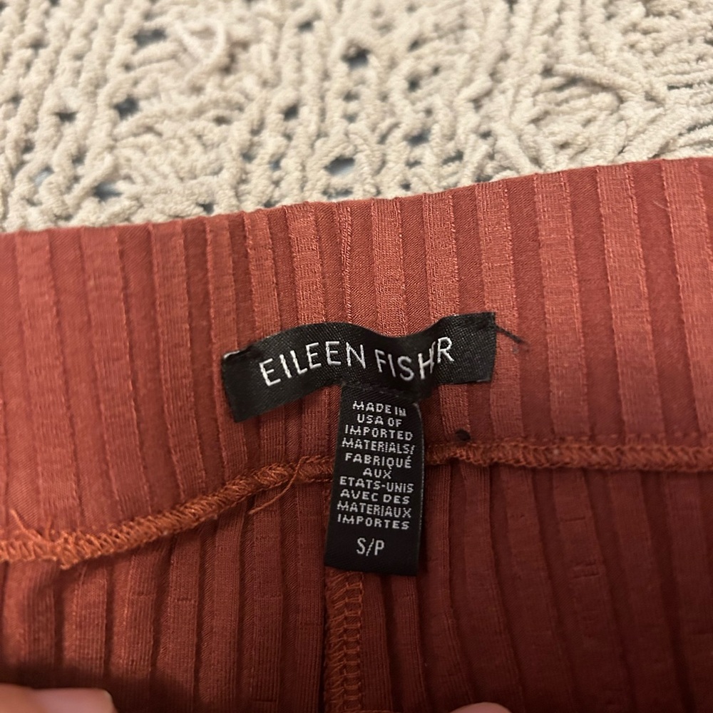 Eileen Fisher Ribbed Cropped Rustic Red Pants - Picture 4 of 4